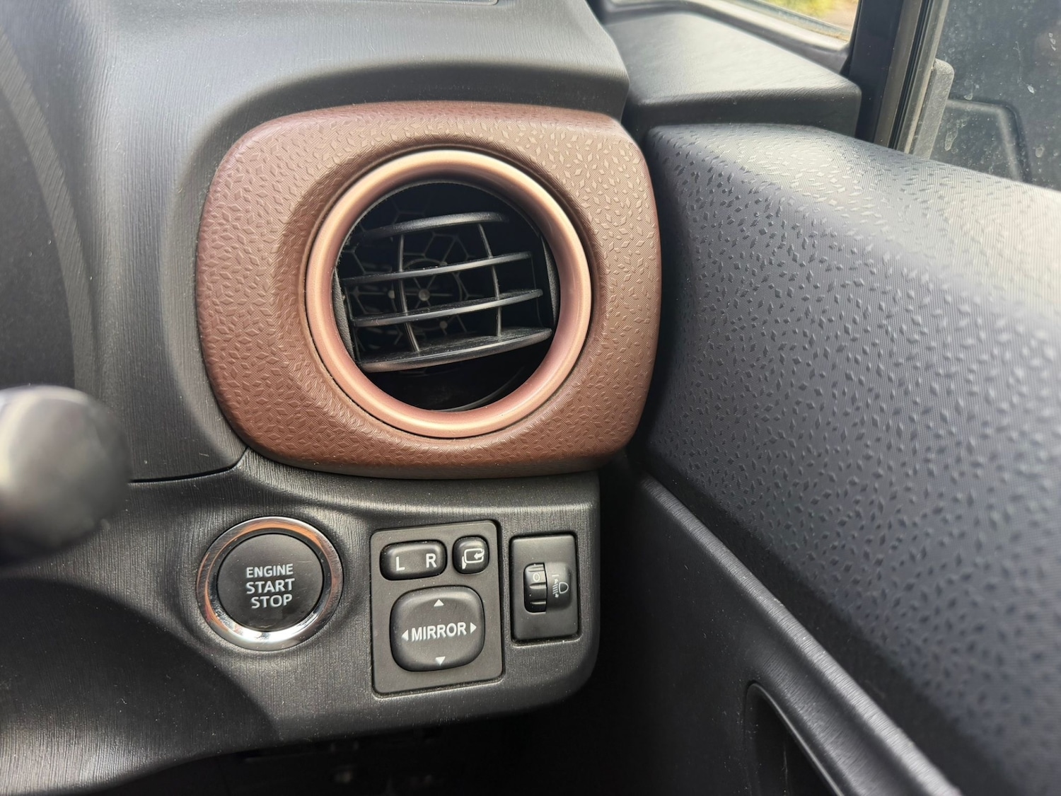 Used Toyota Vitz 2025 for sale - 76511737: Photo 10