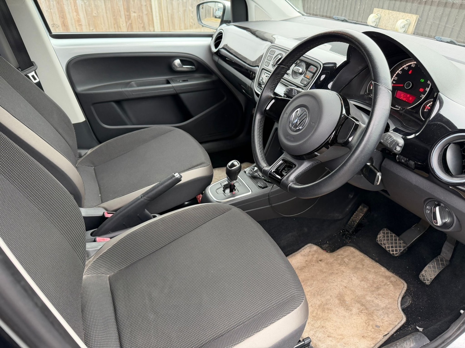 Used Volkswagen up! 2025 for sale - 76387418: Photo 10