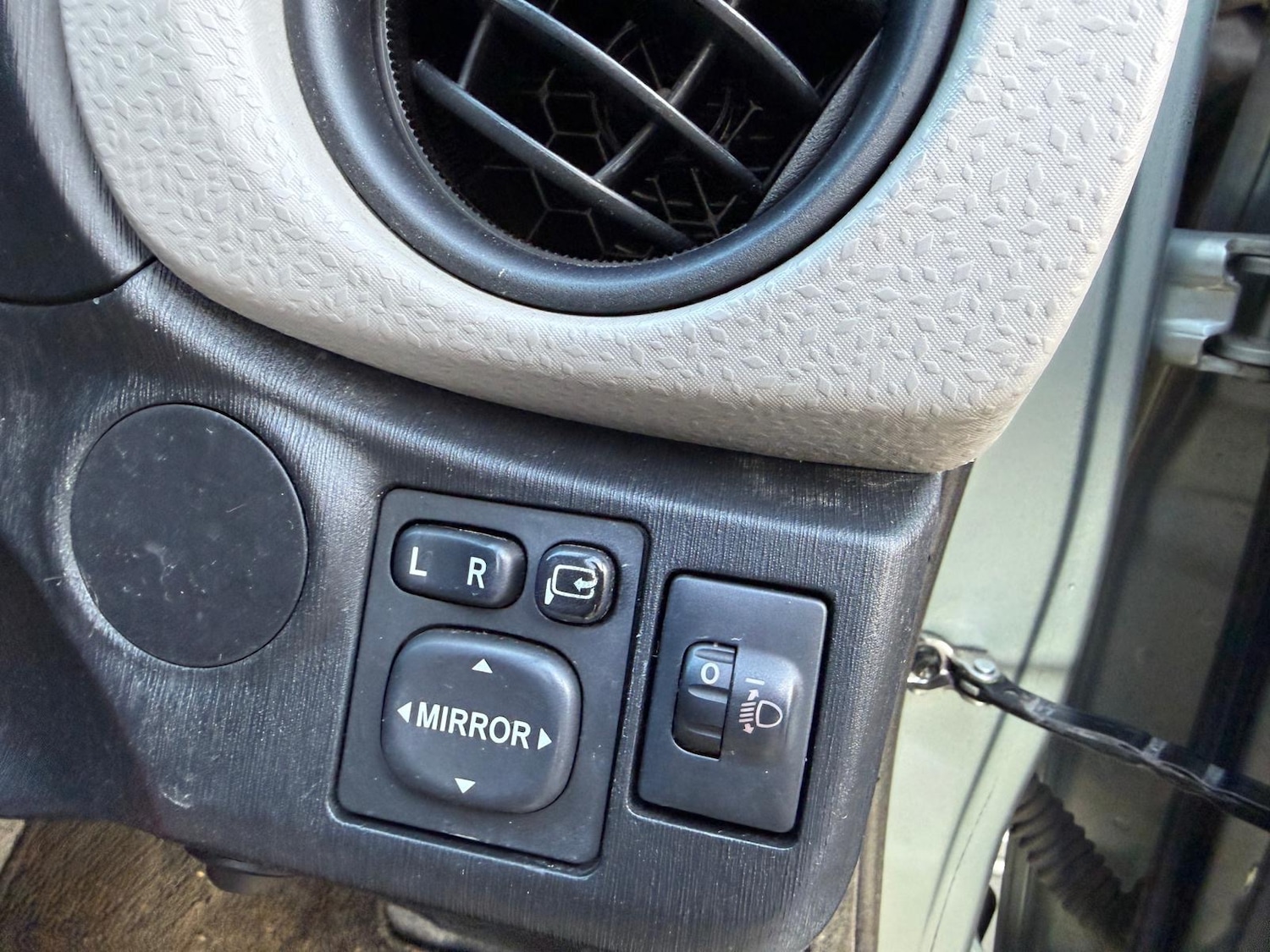 Used Toyota Yaris 2012 for sale - 77747883: Photo 13