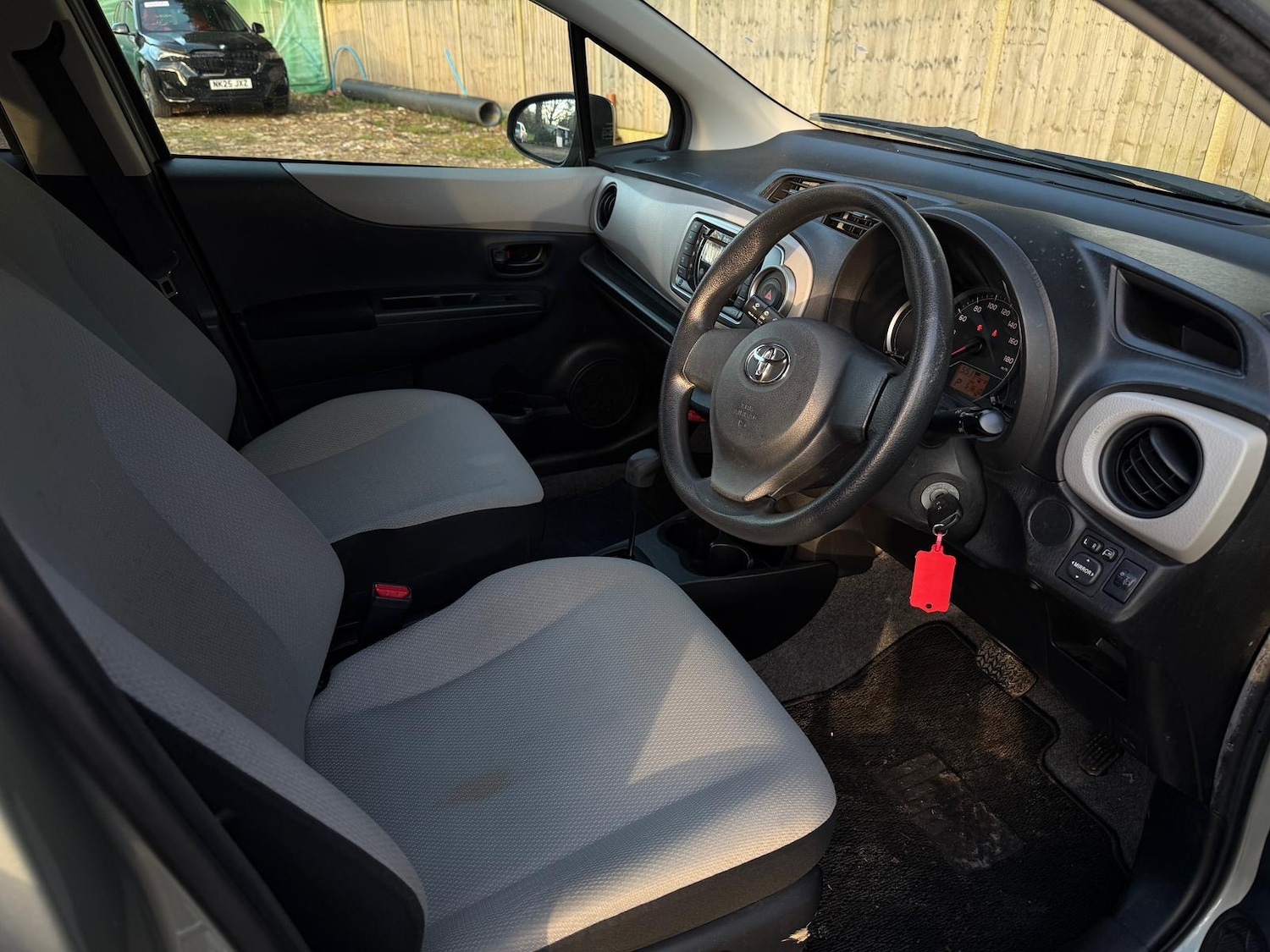 Used Toyota Yaris 2012 for sale - 77747883: Photo 15