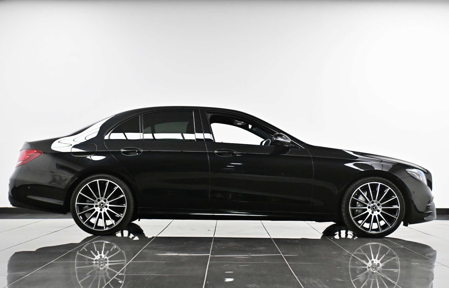 Used Mercedes-Benz E Class 2020 for sale - 77729103: Photo 4