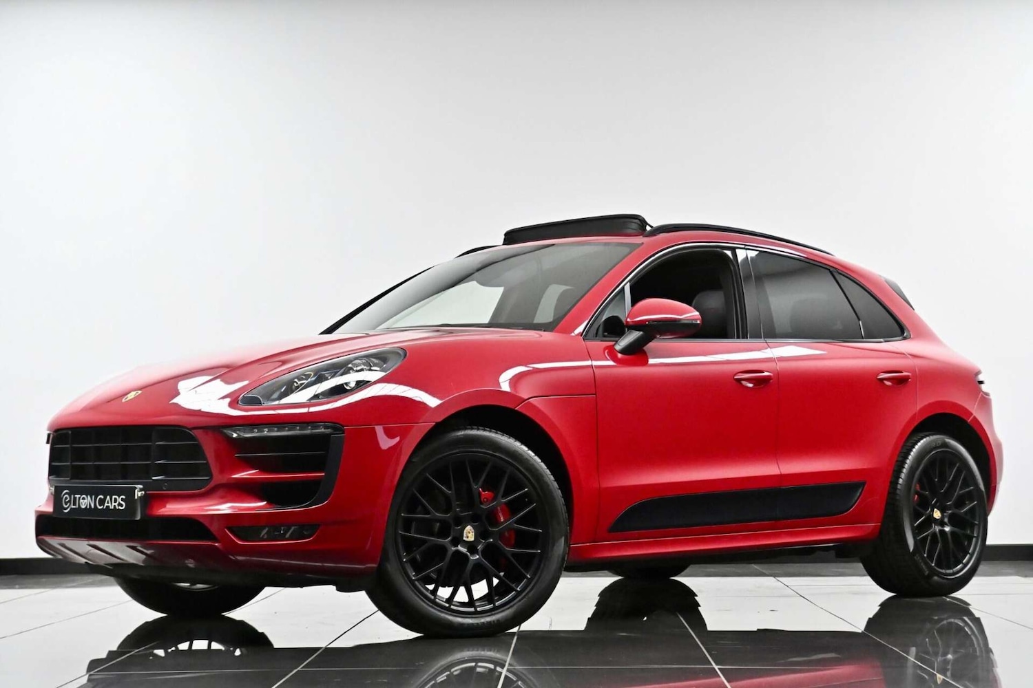 Used Porsche Macan 2016 for sale - 77729086: Photo 2