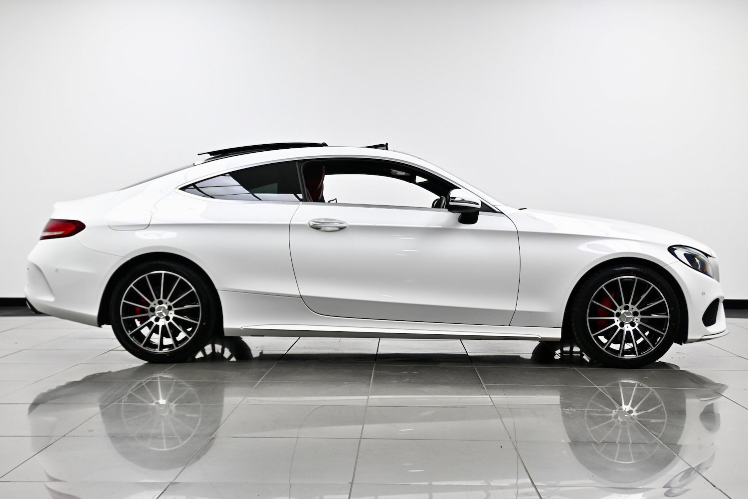 Used Mercedes-Benz C Class 2017 for sale - 76886728: Photo 4