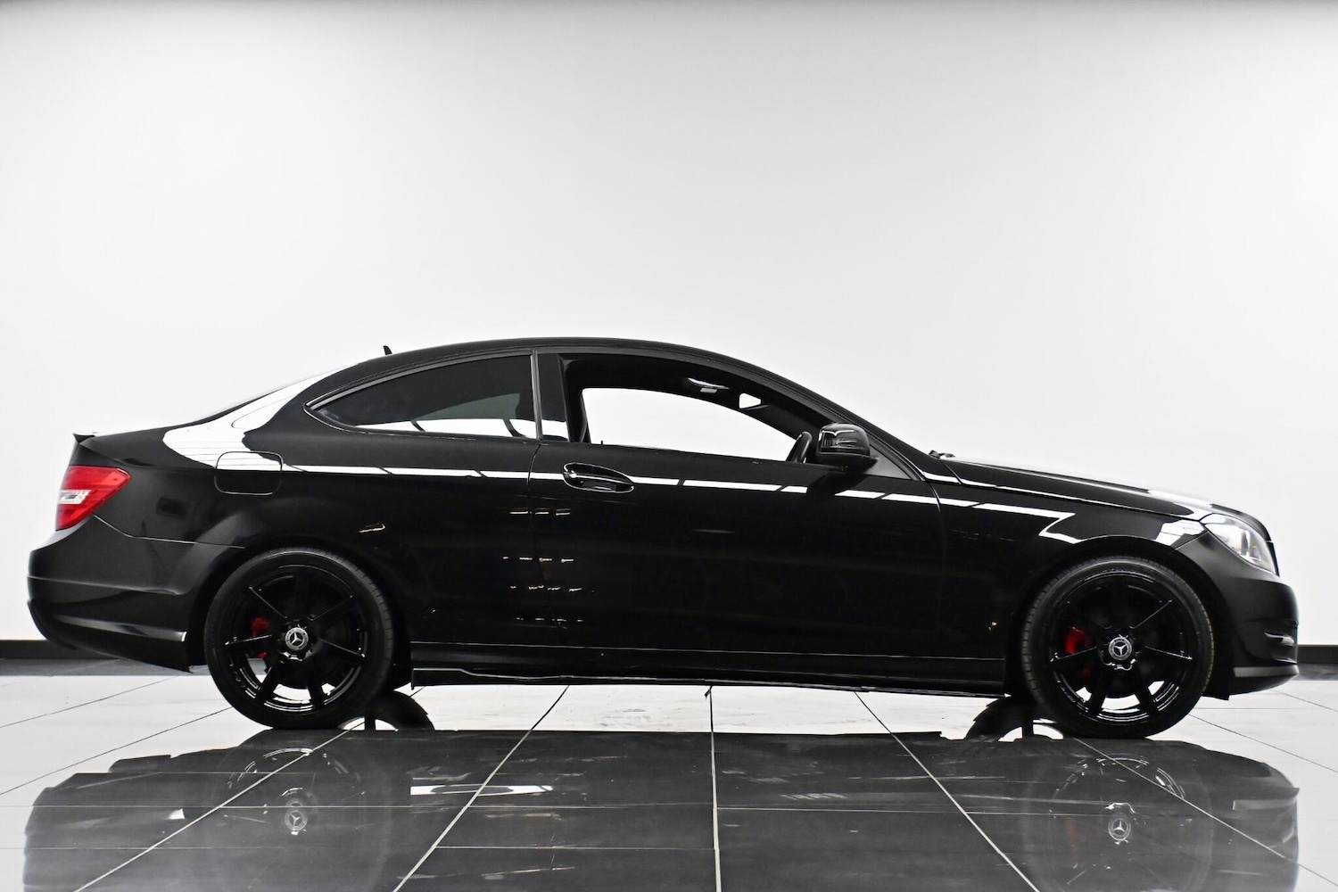 Used Mercedes-Benz C Class 2014 for sale - 77682980: Photo 4