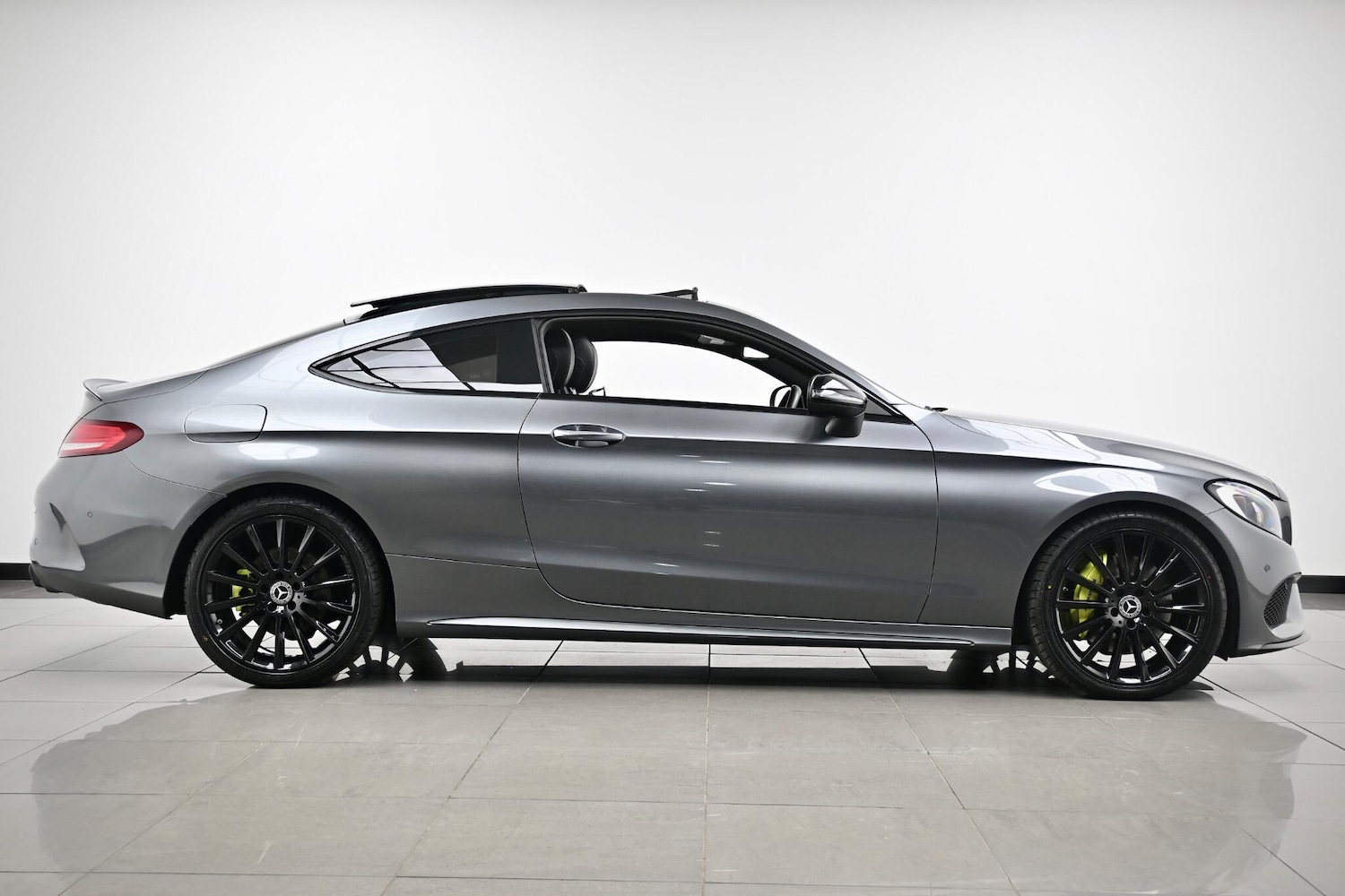 Used Mercedes-Benz C Class 2017 for sale - 76613138: Photo 4