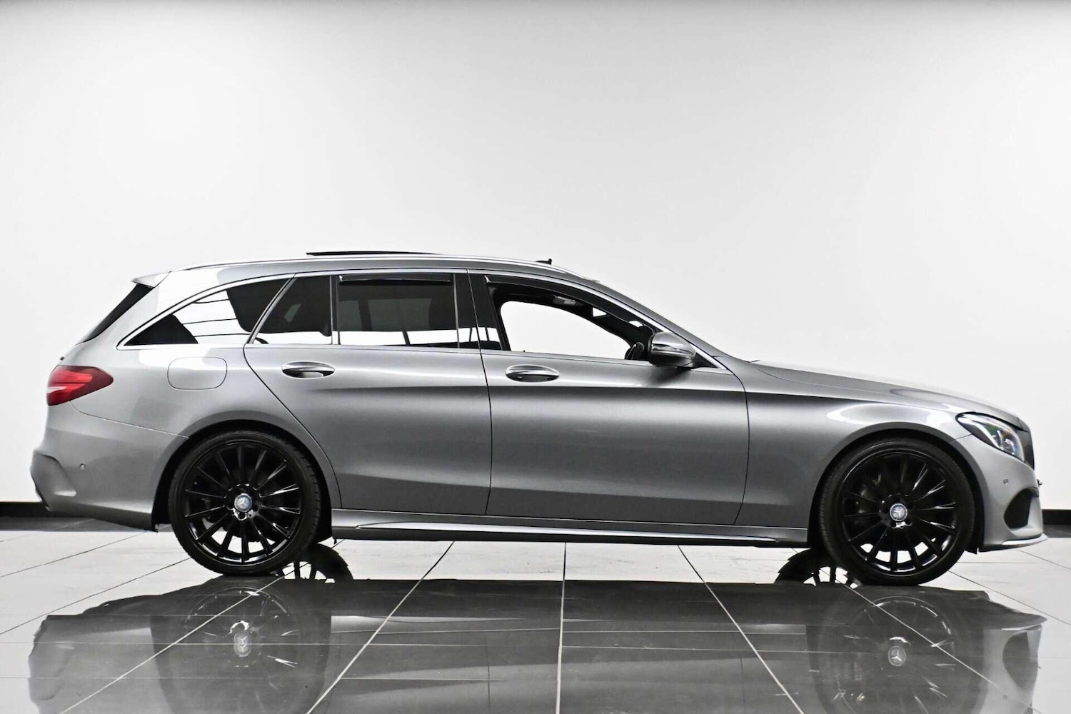 Used Mercedes-Benz C Class 2015 for sale - 77774458: Photo 4