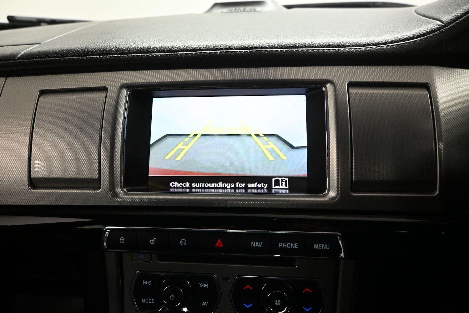 Used Jaguar XF 2015 for sale - 76270524: Photo 21