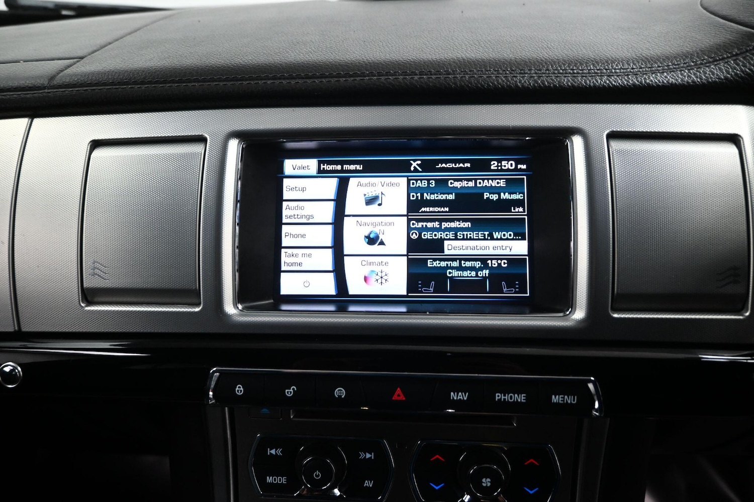 Used Jaguar XF 2015 for sale - 76270524: Photo 24