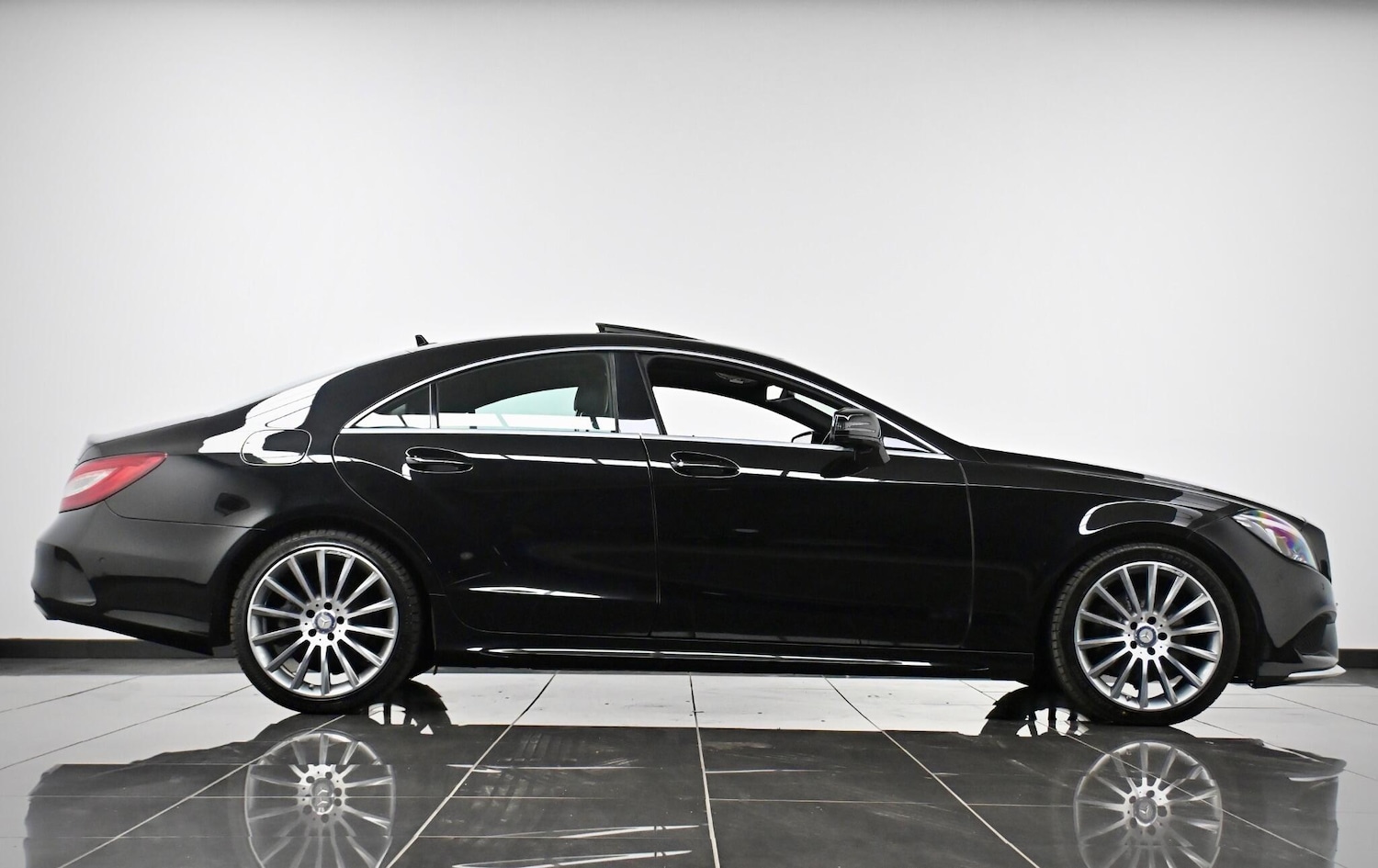 Used Mercedes-Benz CLS 2017 for sale - 77893066: Photo 4