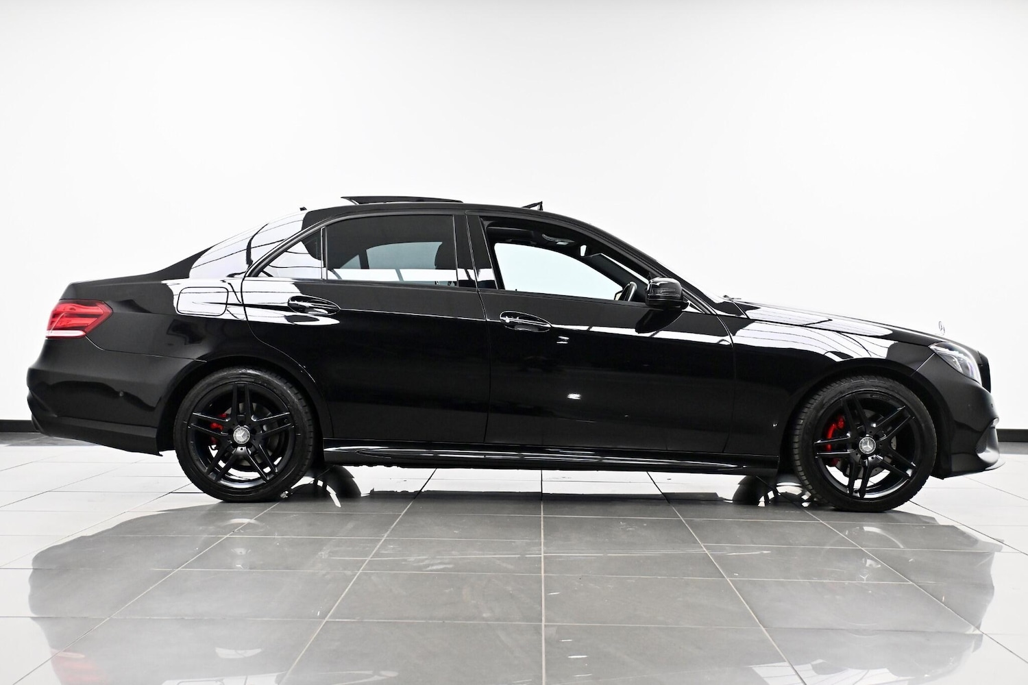 Used Mercedes-Benz E Class 2016 for sale - 76433367: Photo 4