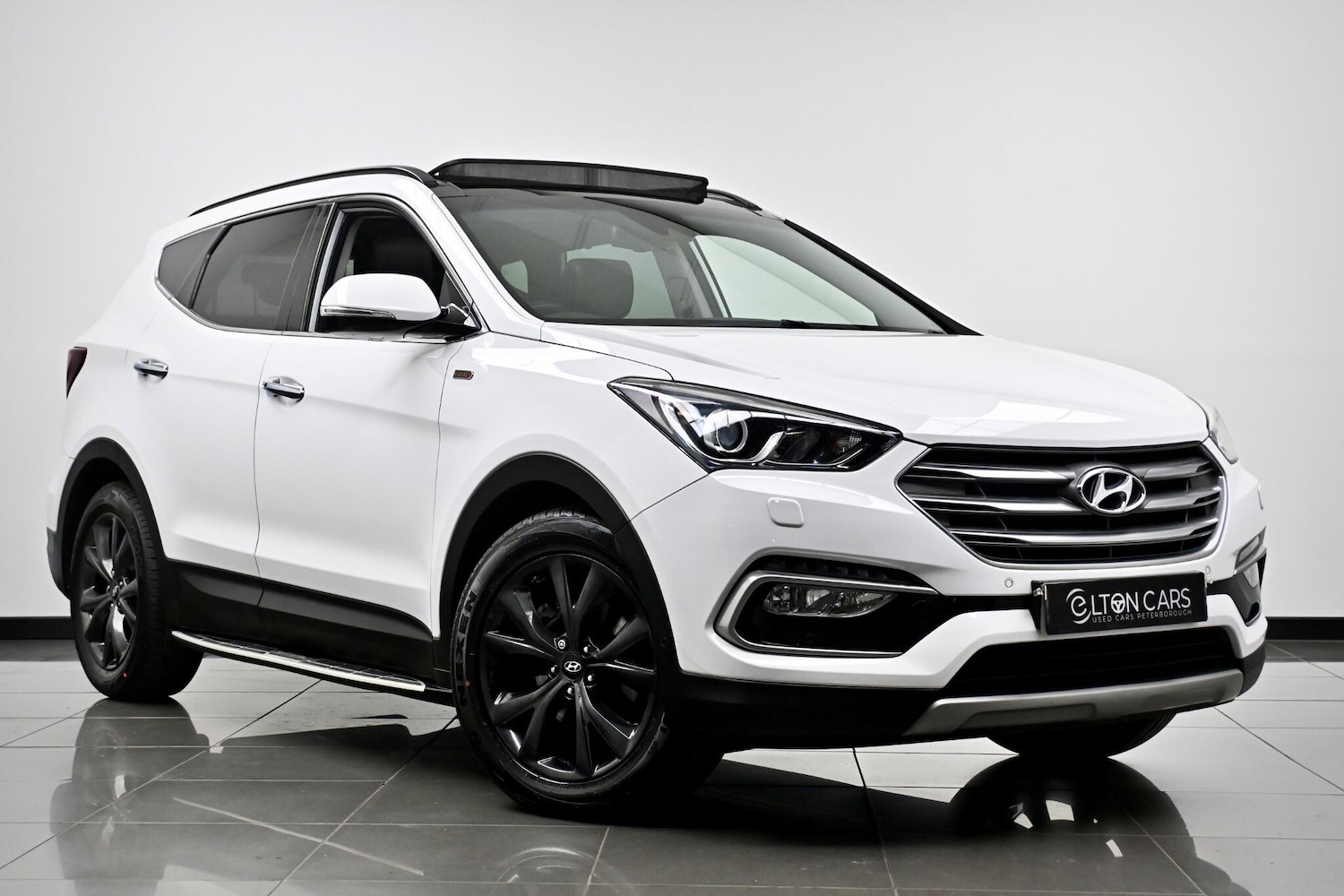 Used Hyundai Santa Fe 2016 for sale - 76561437: Photo 1