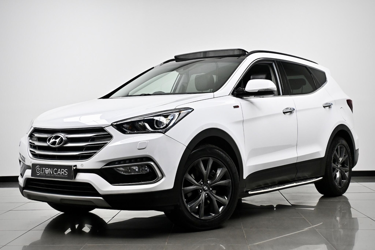 Used Hyundai Santa Fe 2016 for sale - 76561437: Photo 2