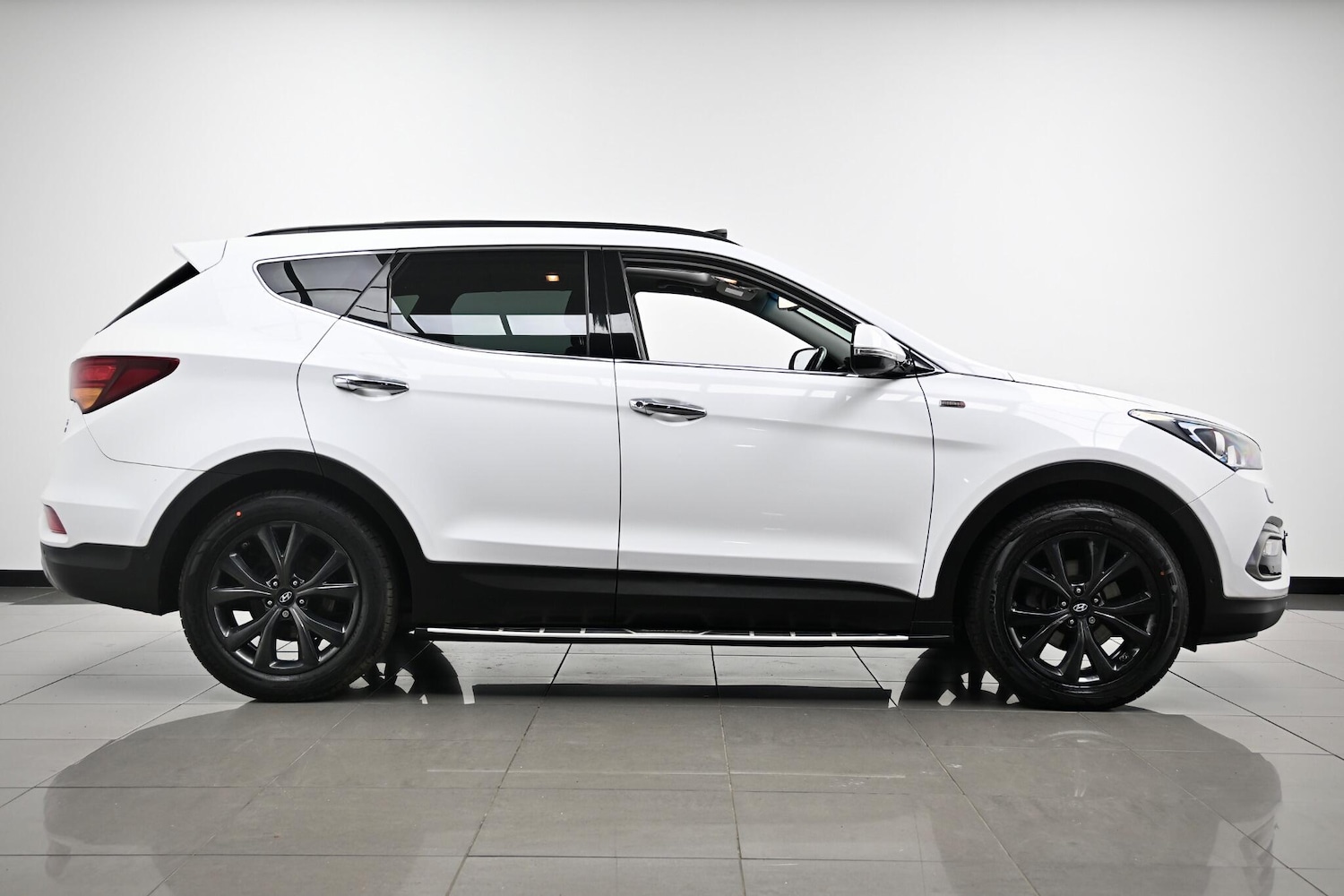 Used Hyundai Santa Fe 2016 for sale - 76561437: Photo 4