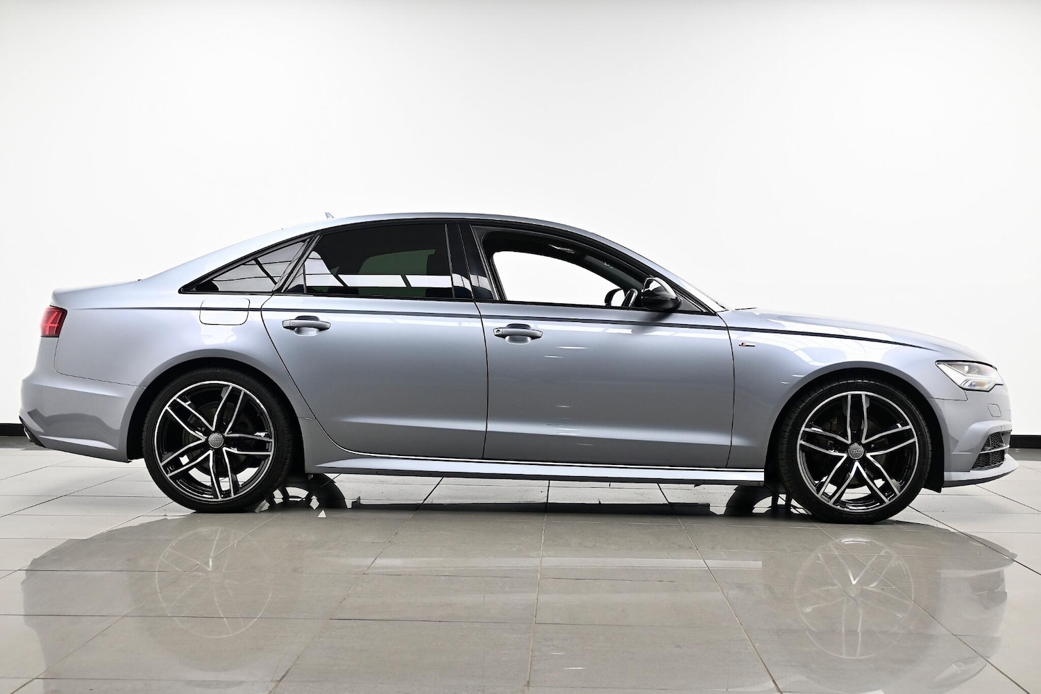 Used Audi A6 Saloon 2017 for sale - 76422624: Photo 4