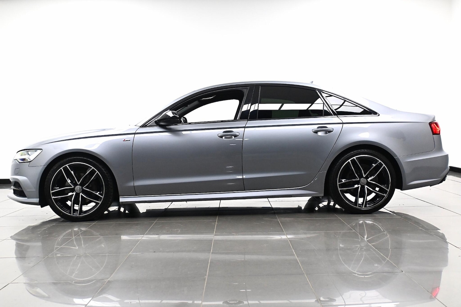 Used Audi A6 Saloon 2017 for sale - 76422624: Photo 5