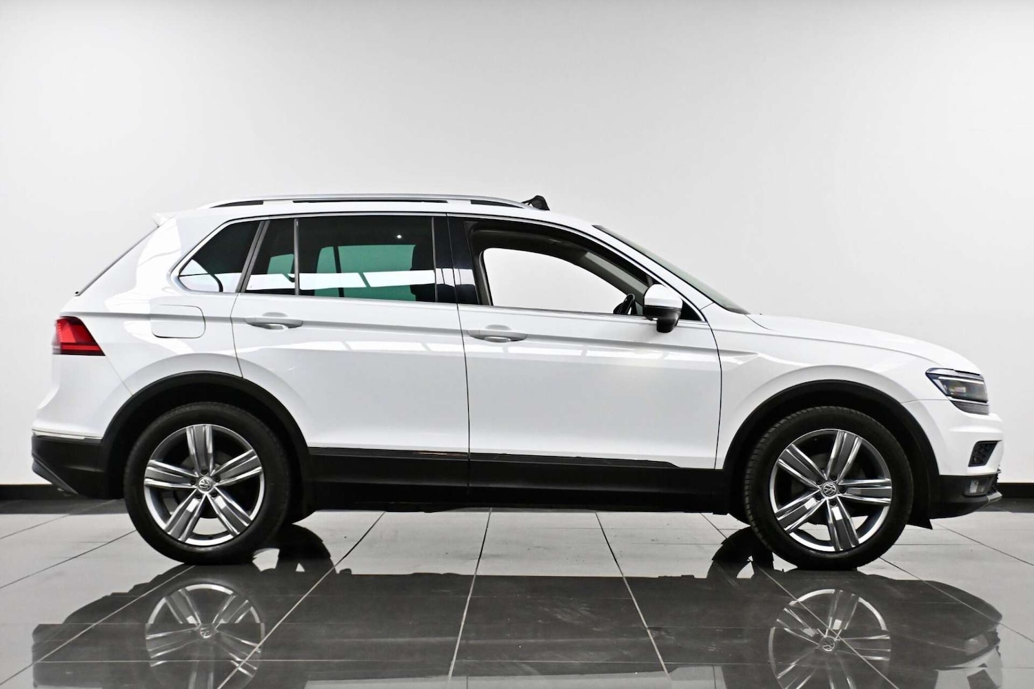 Used Volkswagen Tiguan 2018 for sale - 77729068: Photo 4