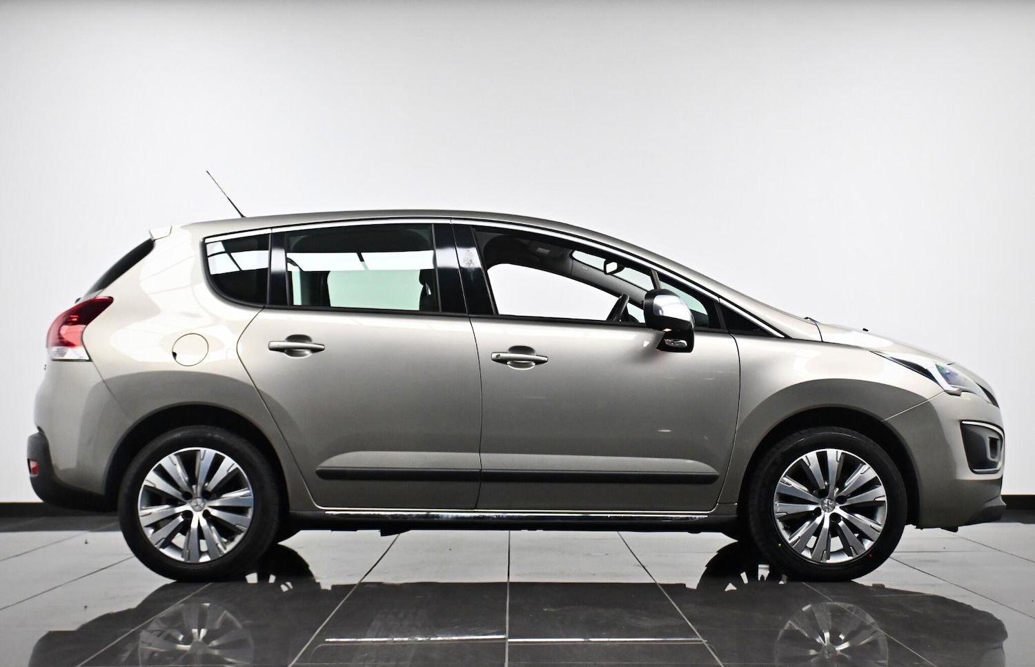 Used Peugeot 3008 2016 for sale - 77279909: Photo 4