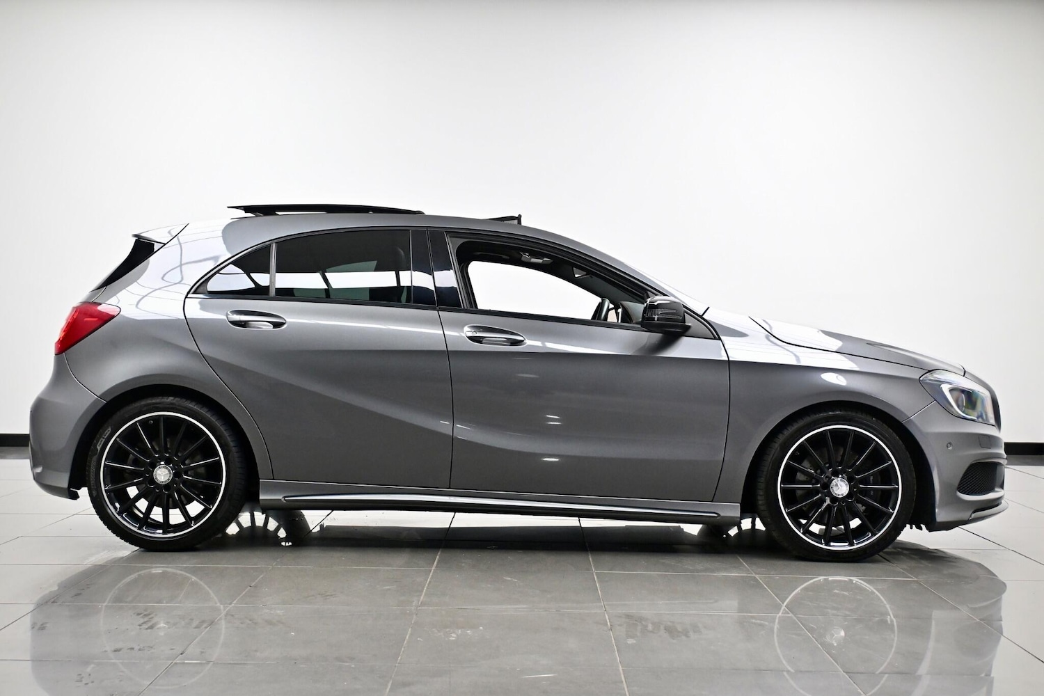 Used Mercedes-Benz A-Class 2015 for sale - 76850167: Photo 4