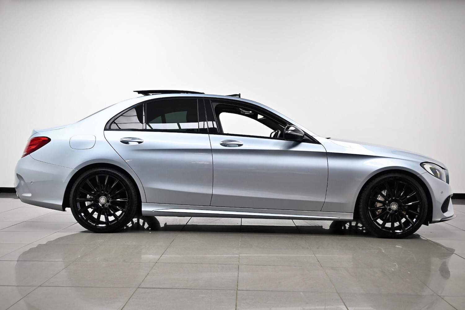 Used Mercedes-Benz C Class 2016 for sale - 76752999: Photo 4