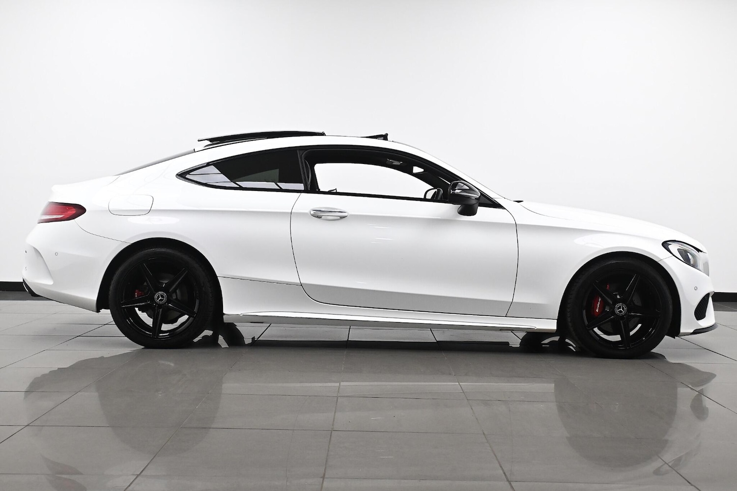 Used Mercedes-Benz C-Class 2017 for sale - 76166359: Photo 4