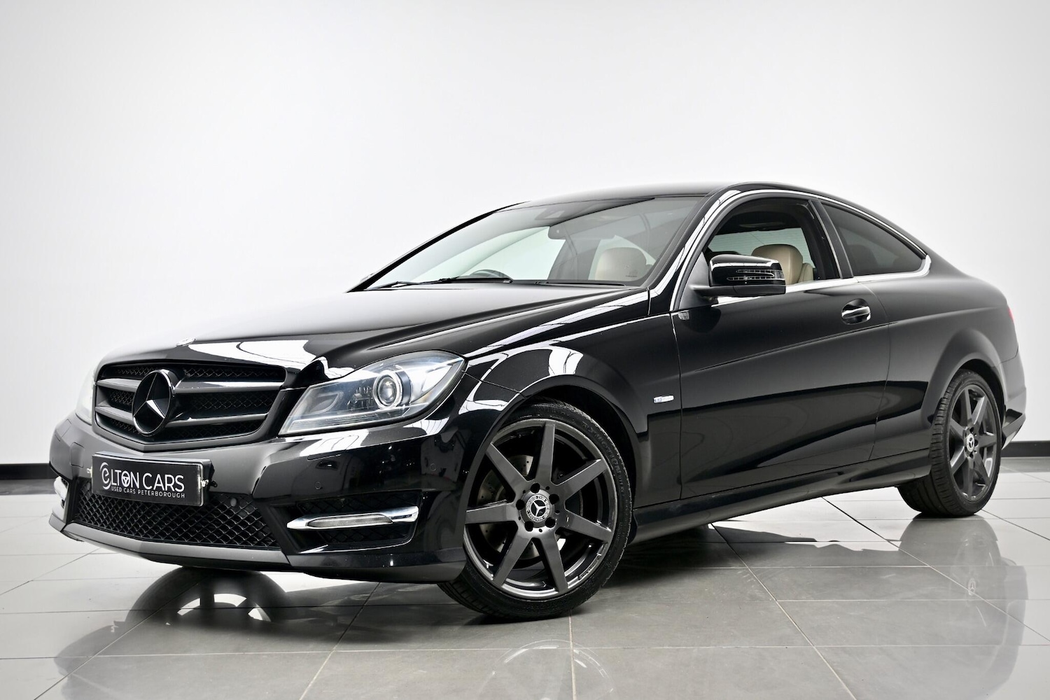 Used Mercedes-Benz C Class 2011 for sale - 76633892: Photo 2