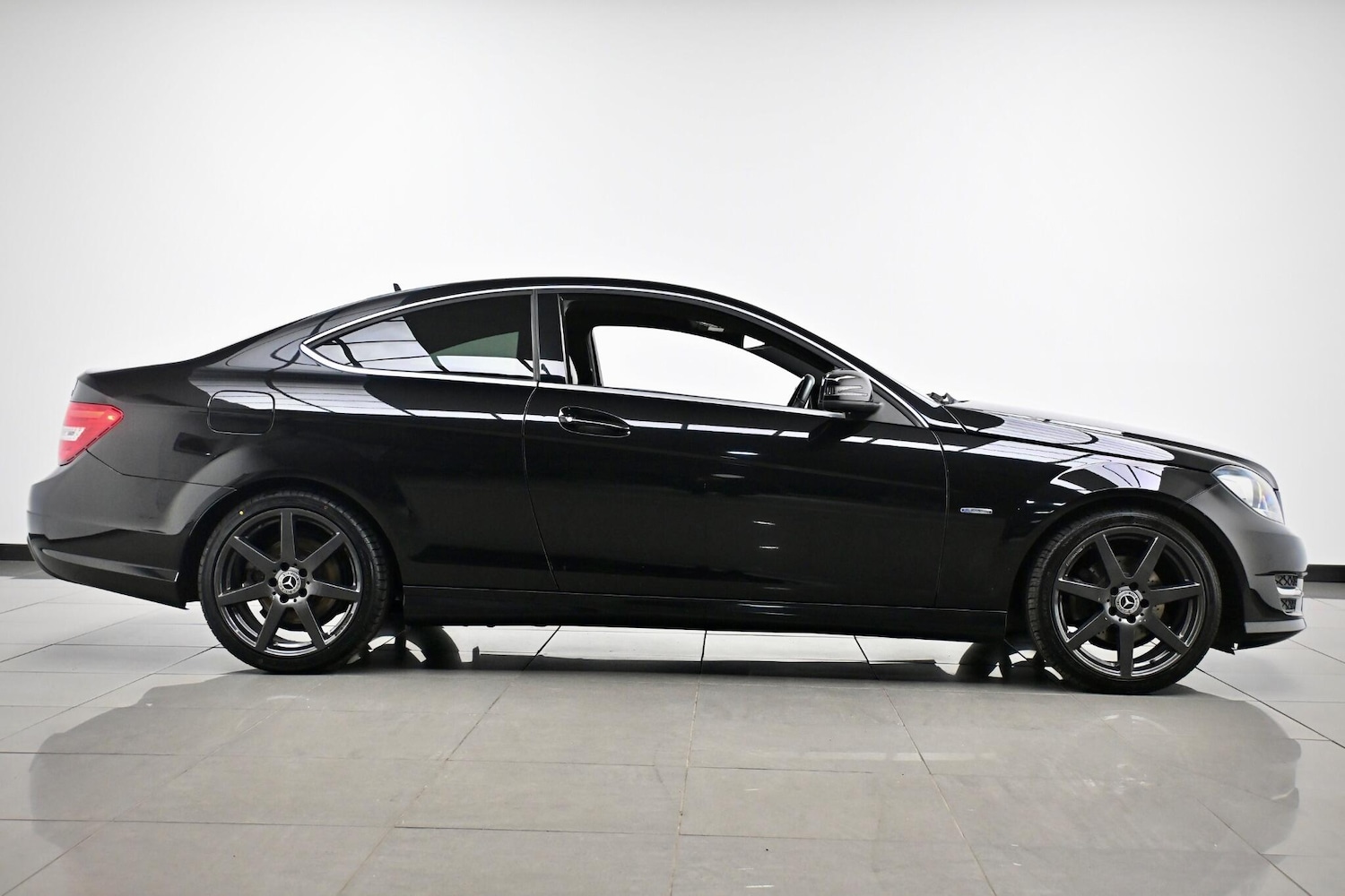 Used Mercedes-Benz C Class 2011 for sale - 76633892: Photo 4