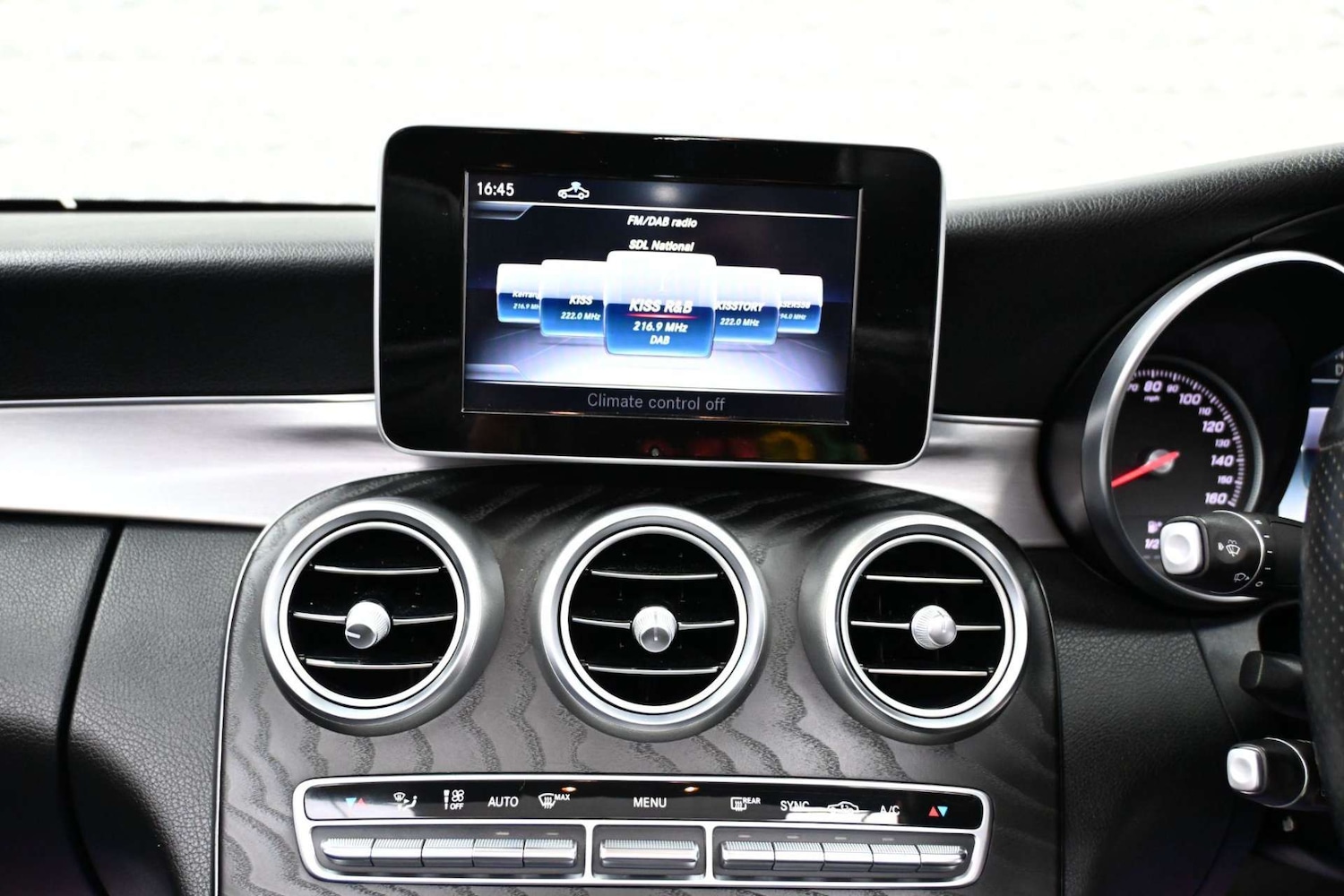 Used Mercedes-Benz C Class 2018 for sale - 77735077: Photo 23