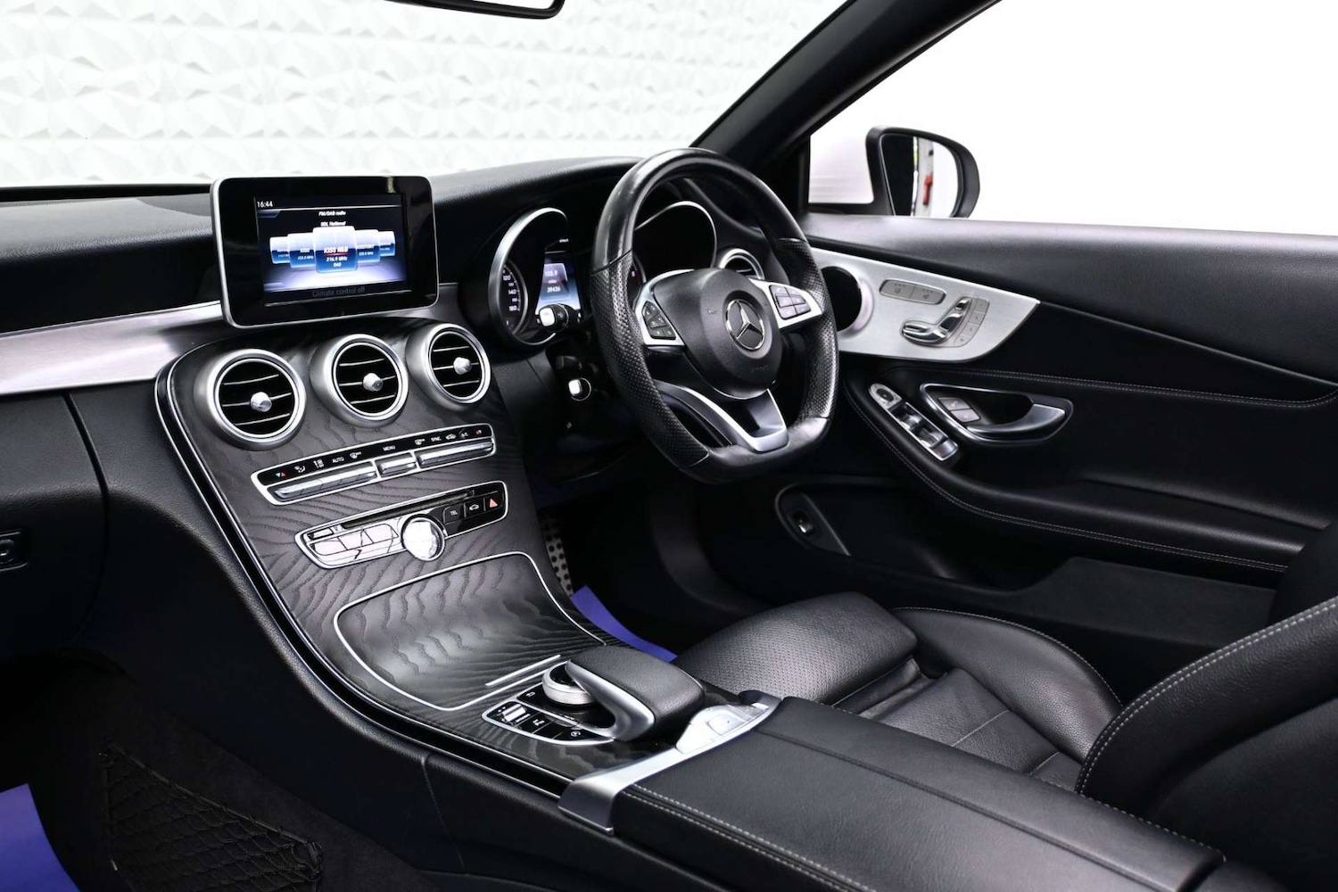 Used Mercedes-Benz C Class 2018 for sale - 77735077: Photo 26