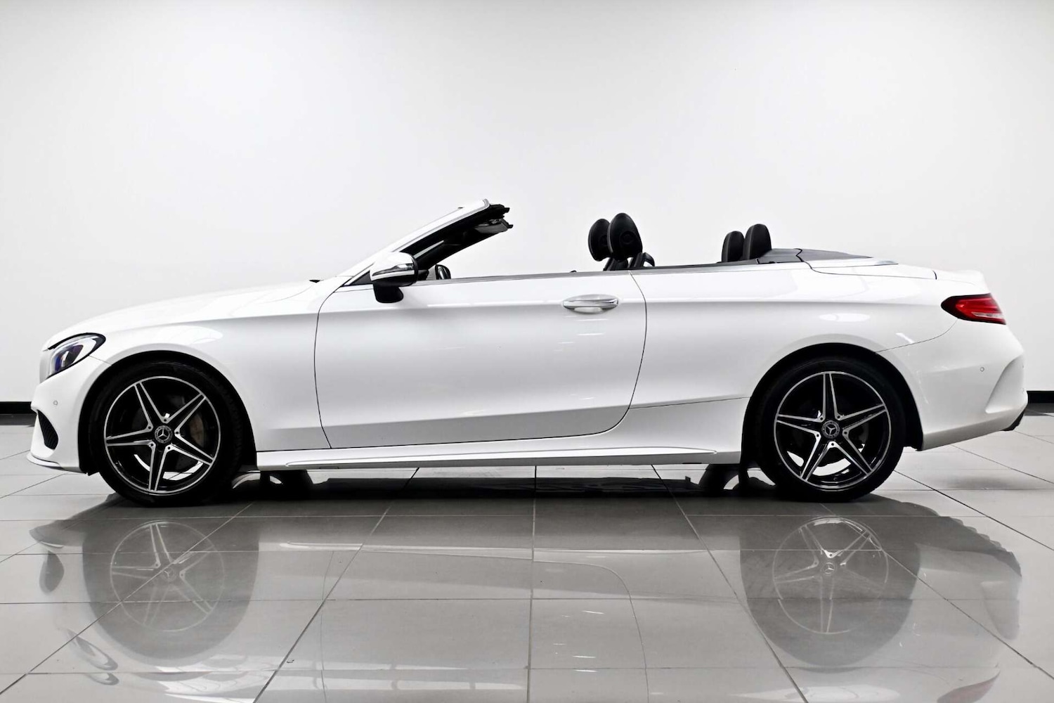 Used Mercedes-Benz C Class 2018 for sale - 77735077: Photo 5