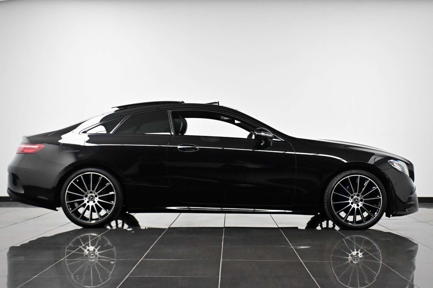 Used Mercedes-Benz E Class 2018 for sale - 77729055: Photo 4