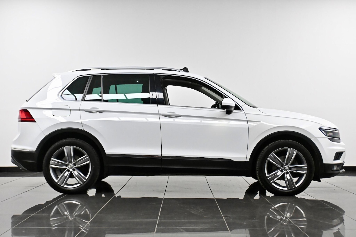 Used Volkswagen Tiguan for sale - 77586886: Photo 4