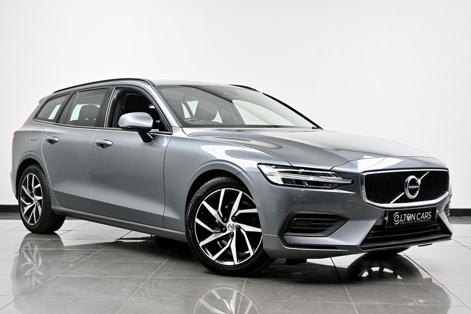 Used Volvo V60 2019 for sale - 76645665: Photo 1