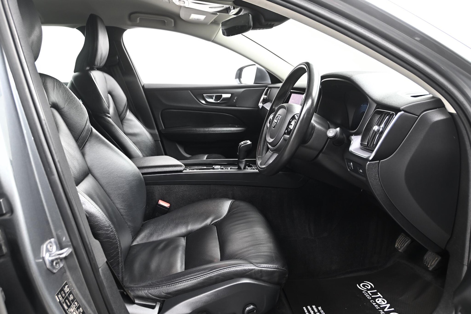 Used Volvo V60 2019 for sale - 76645665: Photo 13