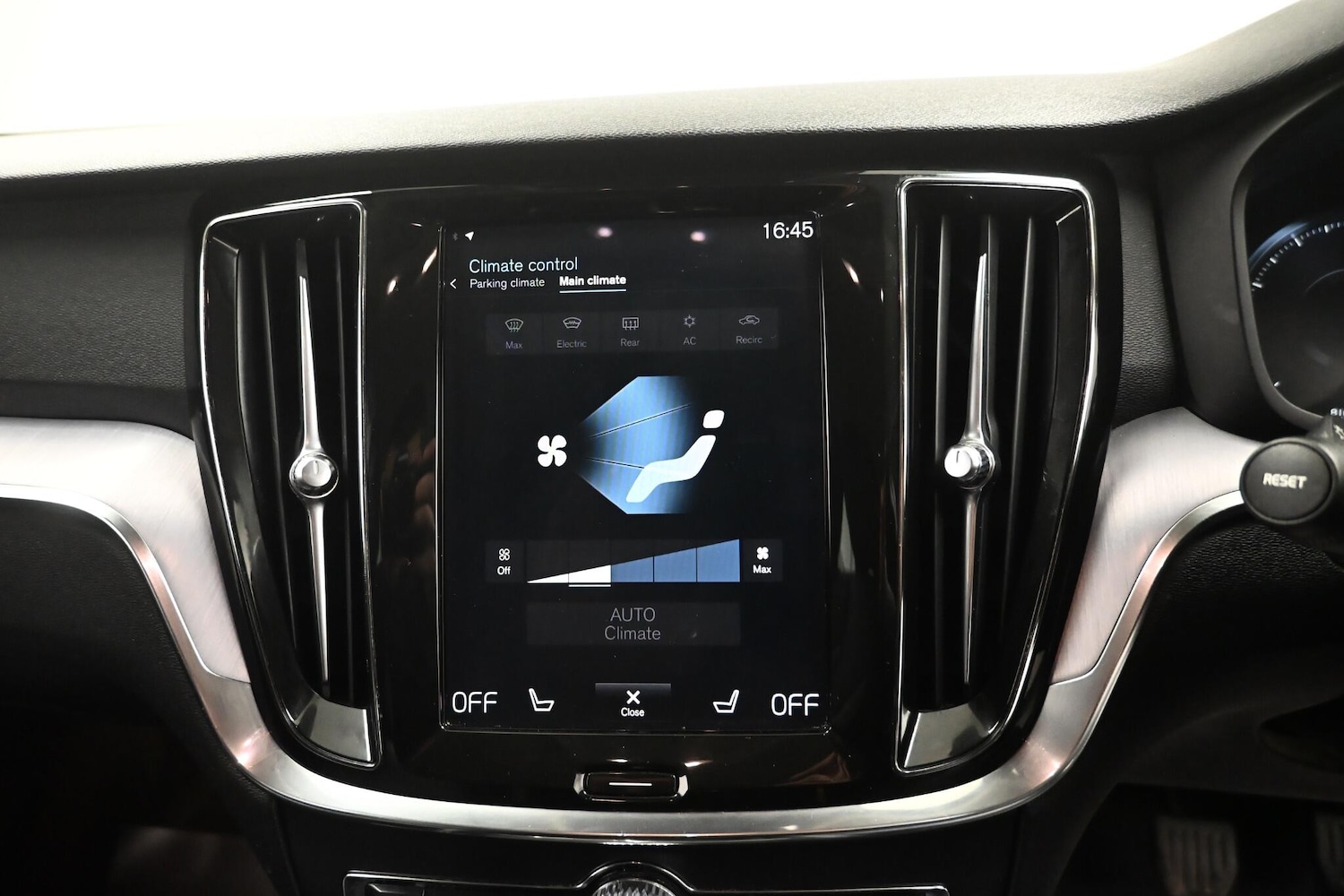 Used Volvo V60 2019 for sale - 76645665: Photo 19