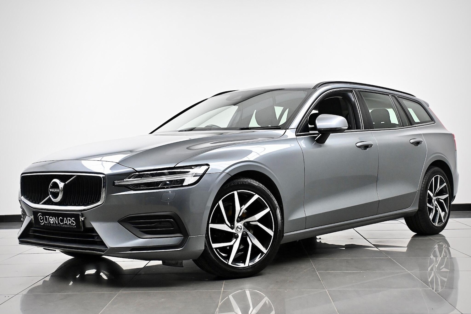 Used Volvo V60 2019 for sale - 76645665: Photo 2