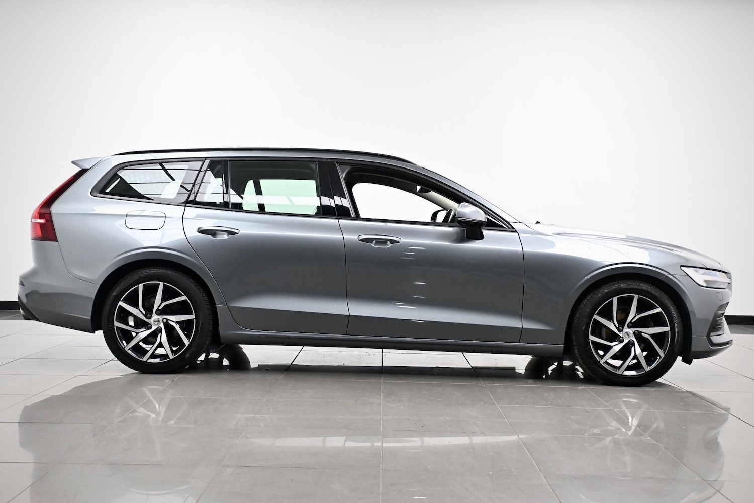 Used Volvo V60 2019 for sale - 76645665: Photo 4