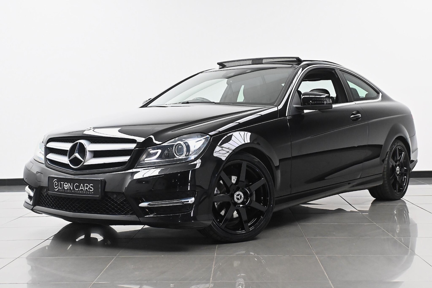 Used Mercedes-Benz C-Class 2014 for sale - 76059894: Photo 2