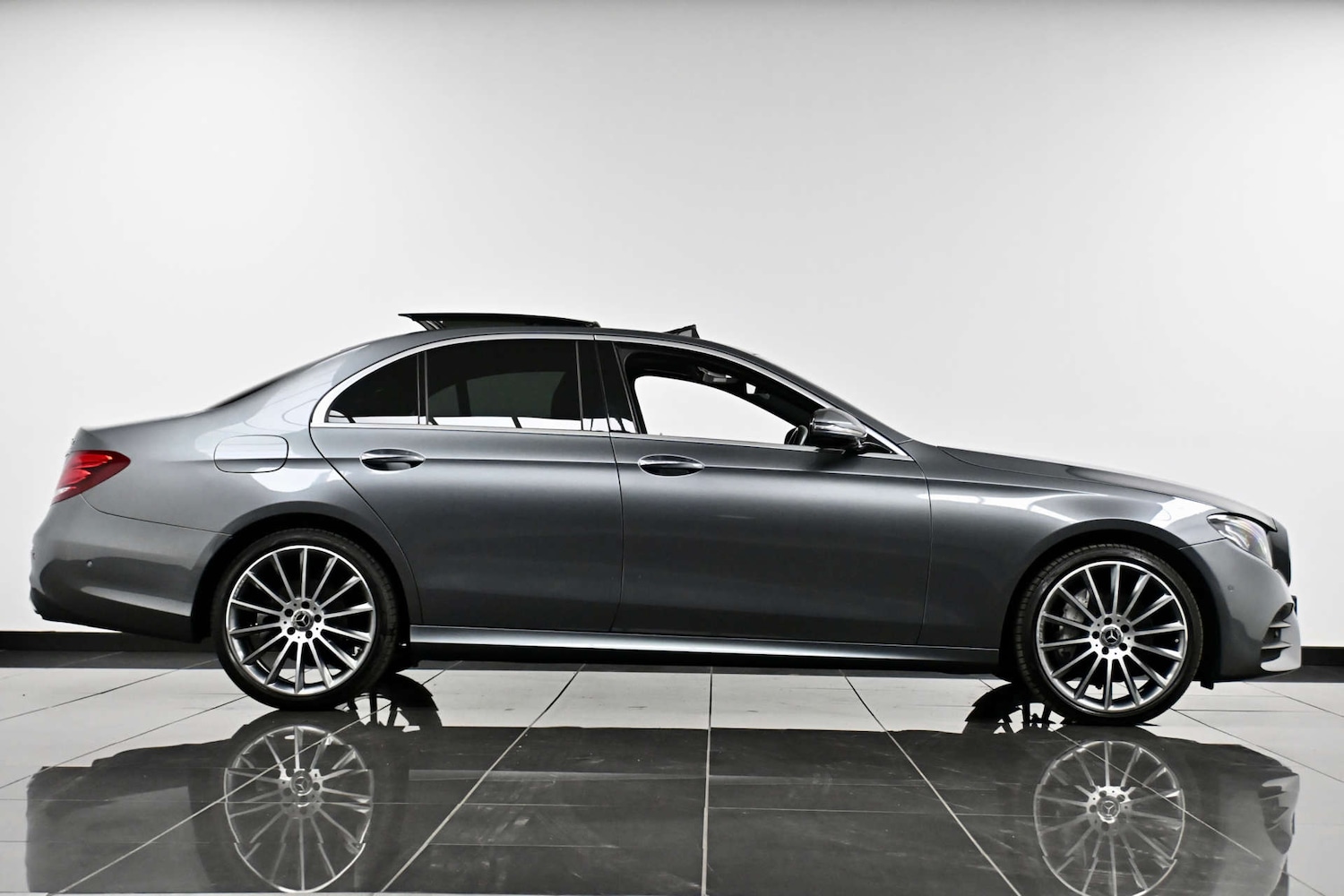 Used Mercedes-Benz E Class 2018 for sale - 77729096: Photo 4