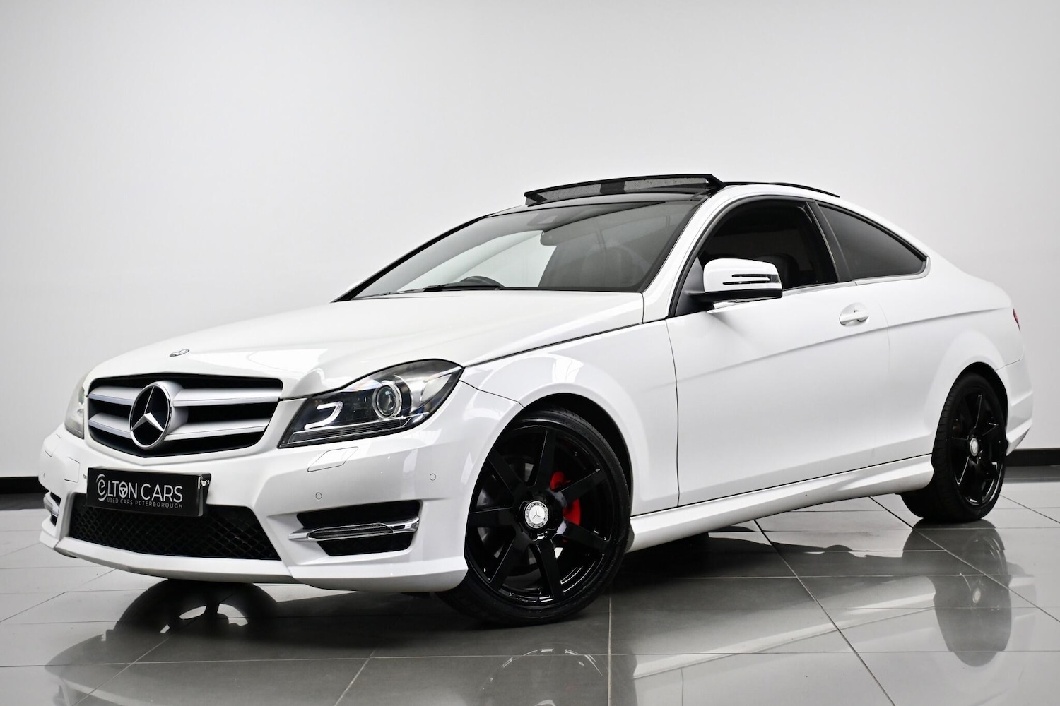 Used Mercedes-Benz C Class 2015 for sale - 76561675: Photo 2