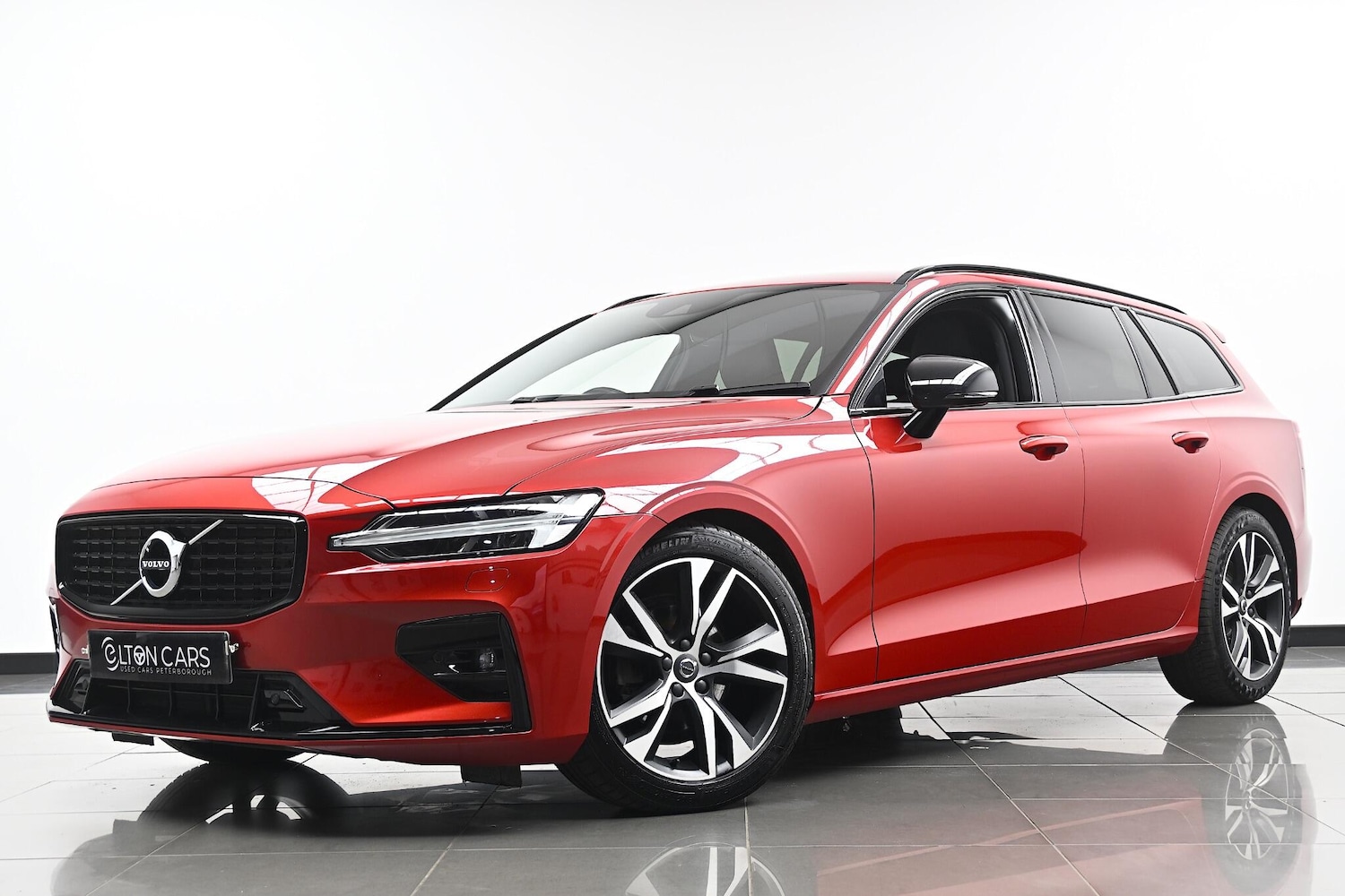 Used Volvo V60 2021 for sale - 76512361: Photo 2