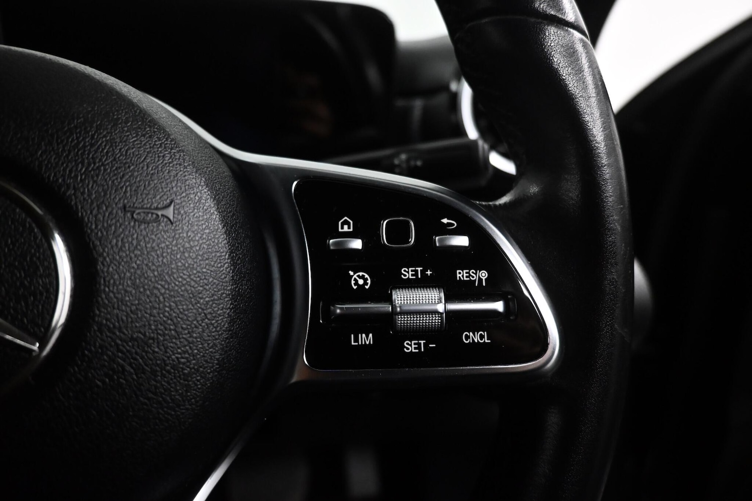 Used Mercedes-Benz A-Class 2018 for sale - 77774427: Photo 28