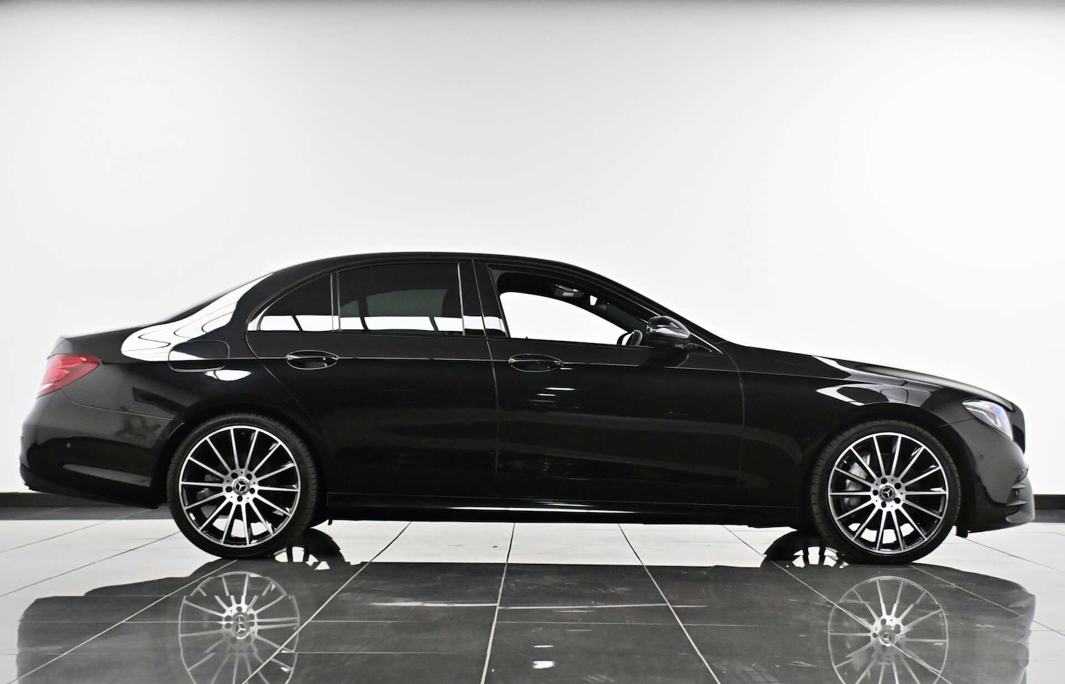 Used Mercedes-Benz E Class 2020 for sale - 77774438: Photo 4