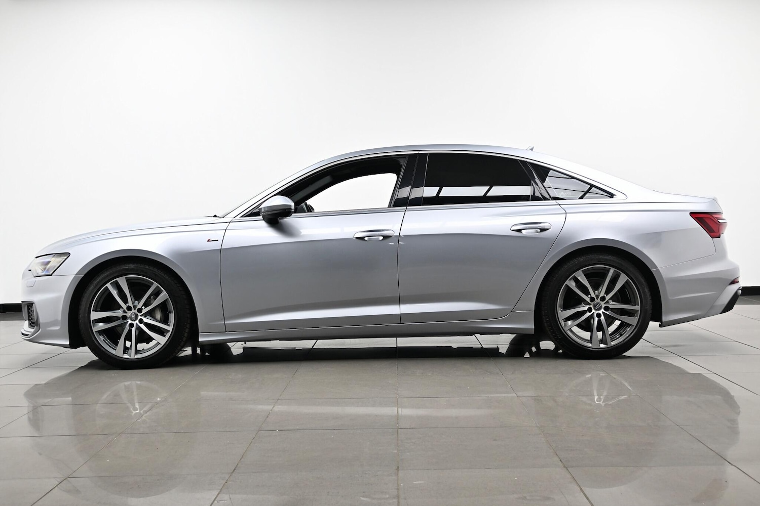 Used Audi A6 Saloon 2018 for sale - 76295523: Photo 5