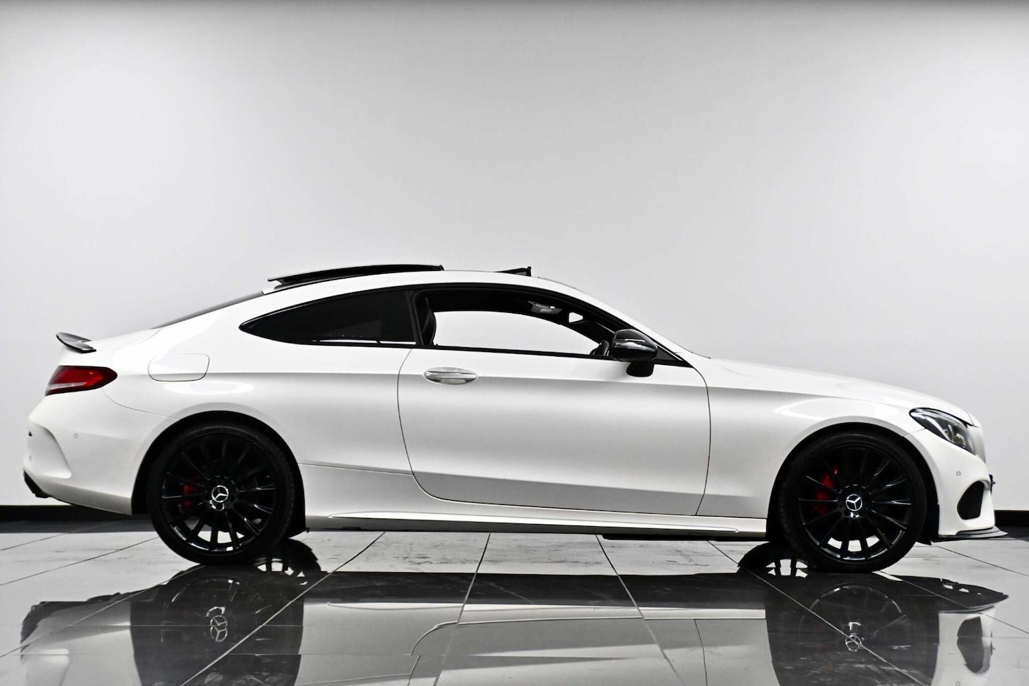 Used Mercedes-Benz C Class 2015 for sale - 77729045: Photo 4