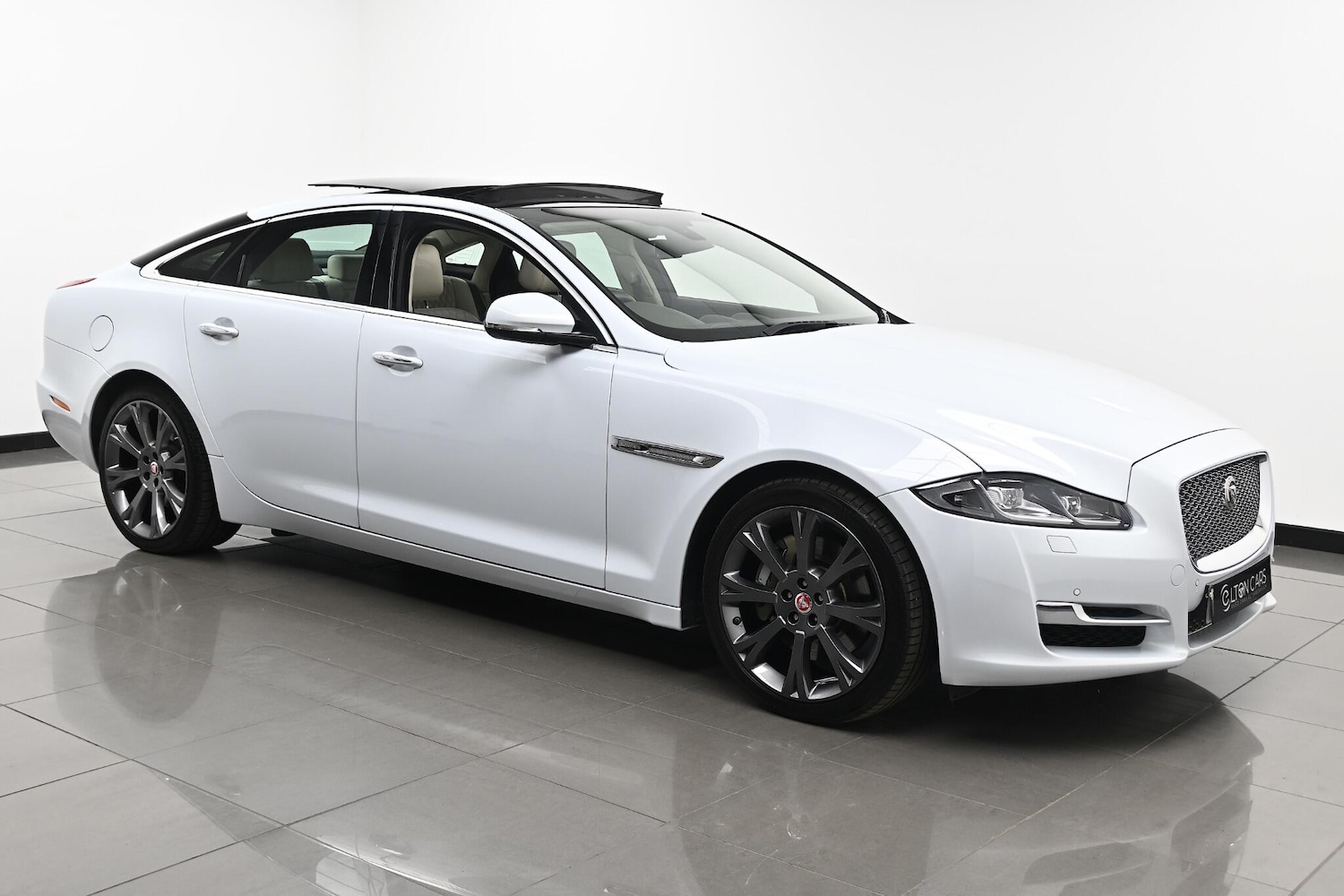 Used Jaguar XJ 2016 for sale - 76239116: Photo 10