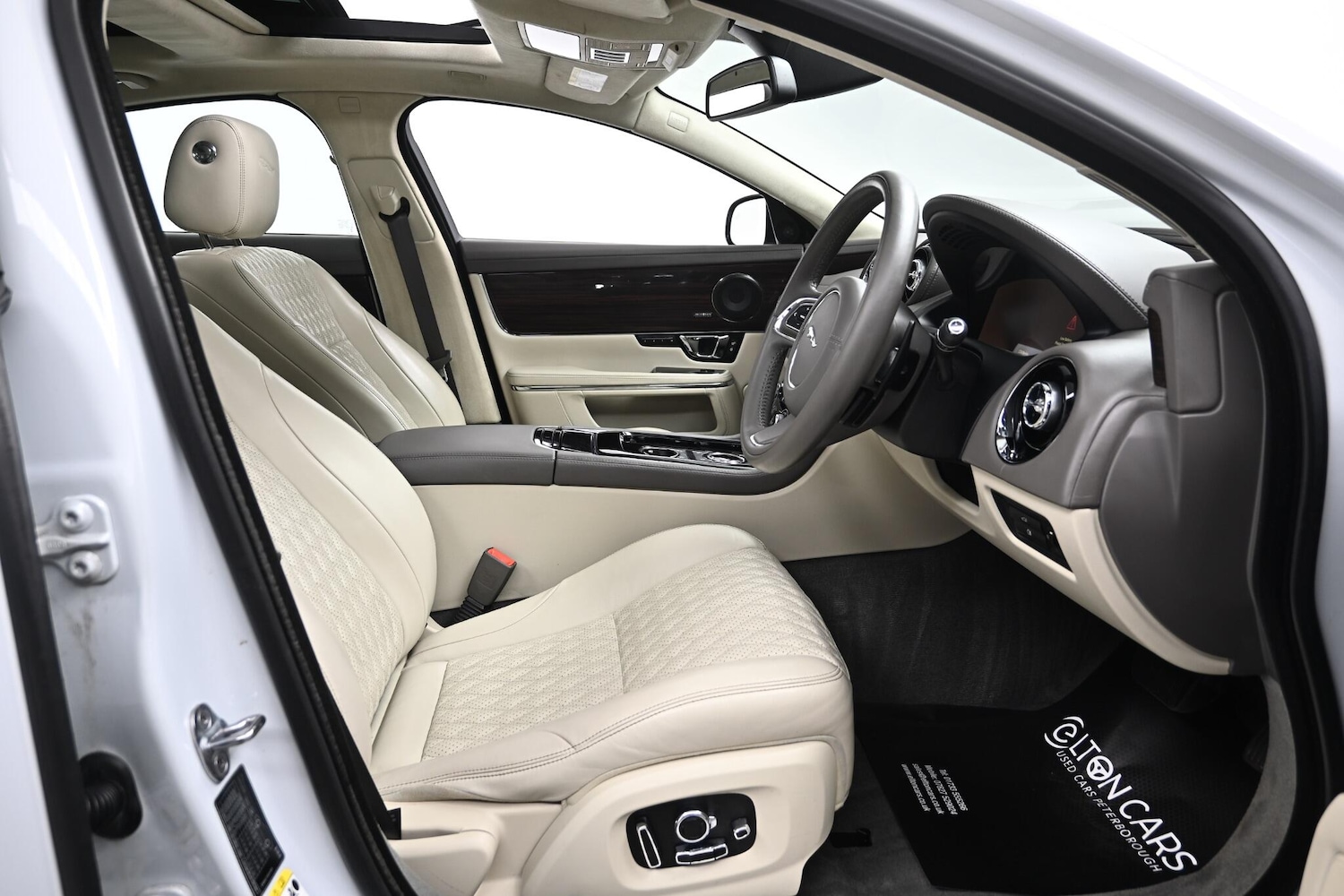 Used Jaguar XJ 2016 for sale - 76239116: Photo 11