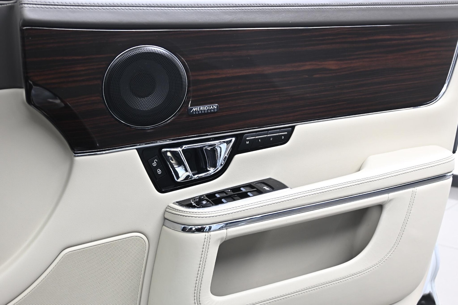 Used Jaguar XJ 2016 for sale - 76239116: Photo 26