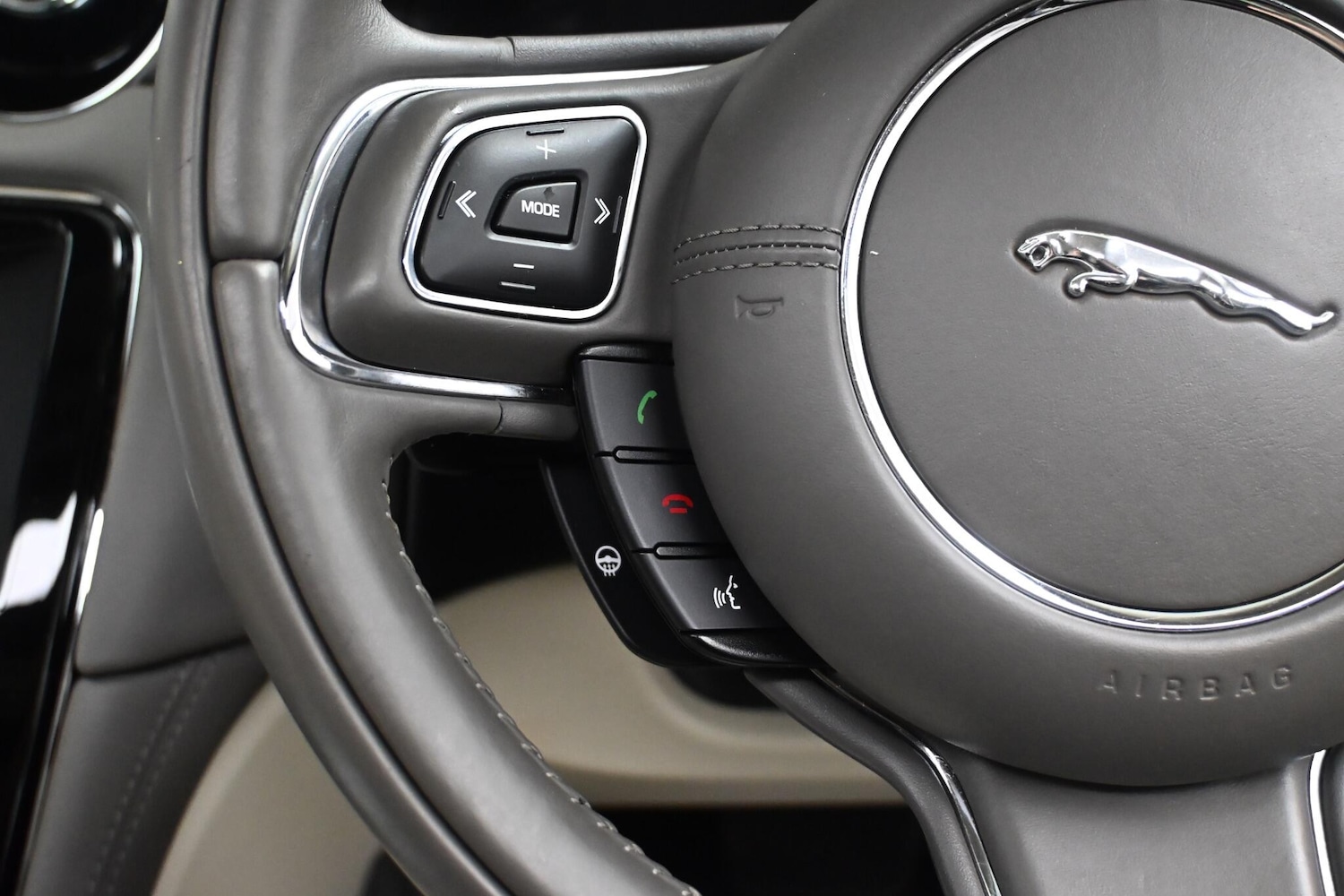 Used Jaguar XJ 2016 for sale - 76239116: Photo 28