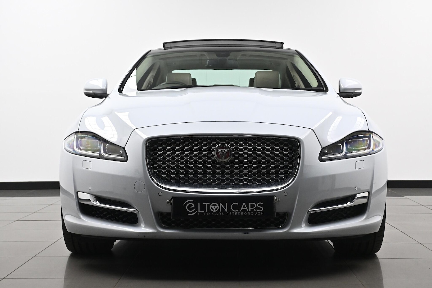Used Jaguar XJ 2016 for sale - 76239116: Photo 3
