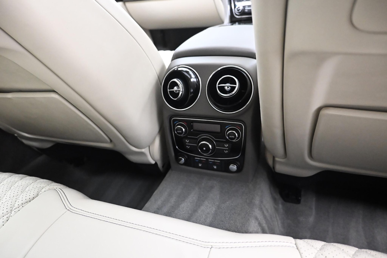 Used Jaguar XJ 2016 for sale - 76239116: Photo 30